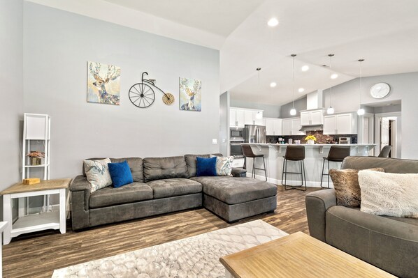 Téléviseur connecté, foyer, jeux vidéo, table de ping-pong