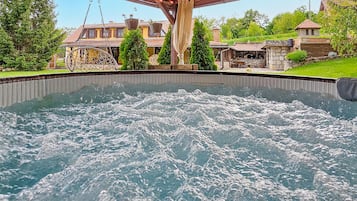 Bain à remous extérieur