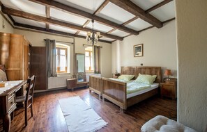 4 Schlafzimmer, Bügeleisen/Bügelbrett, Reisekinderbett, kostenloses WLAN