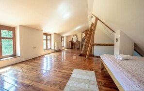 4 bedrooms, iron/ironing board, travel cot, free WiFi