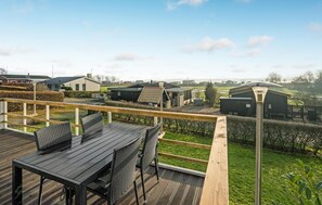 Outdoor dining - Amazing home in Aabenraa (Aabenraa)