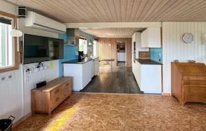 Køleskab, mikrobølgeovn, kogeplade, opvaskemaskine