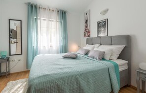 3 bedrooms, soundproofing, iron/ironing board, free WiFi - Stunning home in Vodnjan with kitchen (Vodnjan)