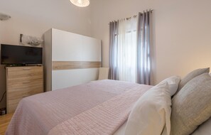 3 bedrooms, free WiFi, bed sheets