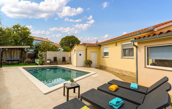 Pool - Stunning home in Vodnjan with kitchen (Vodnjan)