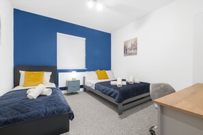 2 Schlafzimmer, Schreibtisch, Bügeleisen/Bügelbrett, WLAN