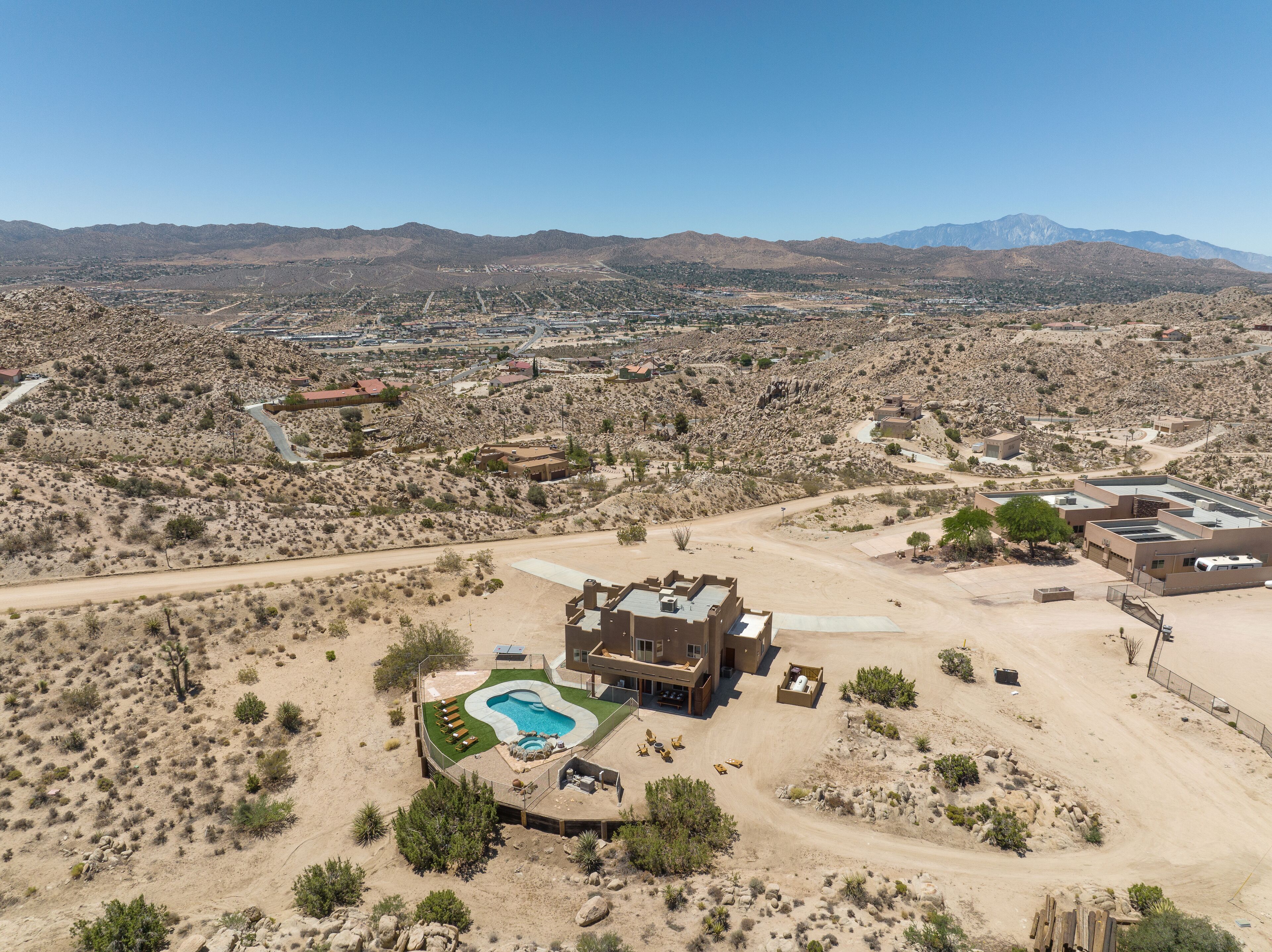 Peaceful and quiet location but only 6 minutes to the shops in Yucca Valley