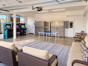 A spacious living area with a ping pong table, gaming machines, and a kitchenette. - Sedona Epic Dream 5BR 2xPool w/Slide Rooftop Hottub / Sauna / Firepit (Sedona)