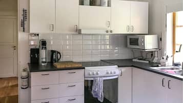 Frigorífico, horno, placa de cocina y cafetera o tetera