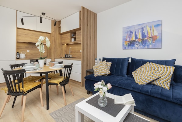 Dining - Gdańsk Nowa Letnica Apartment by Renters (Gdansk)