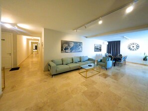 Departamento, para fumadores | 4 habitaciones y internet