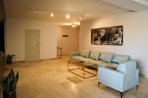Departamento, para fumadores | 4 habitaciones y internet