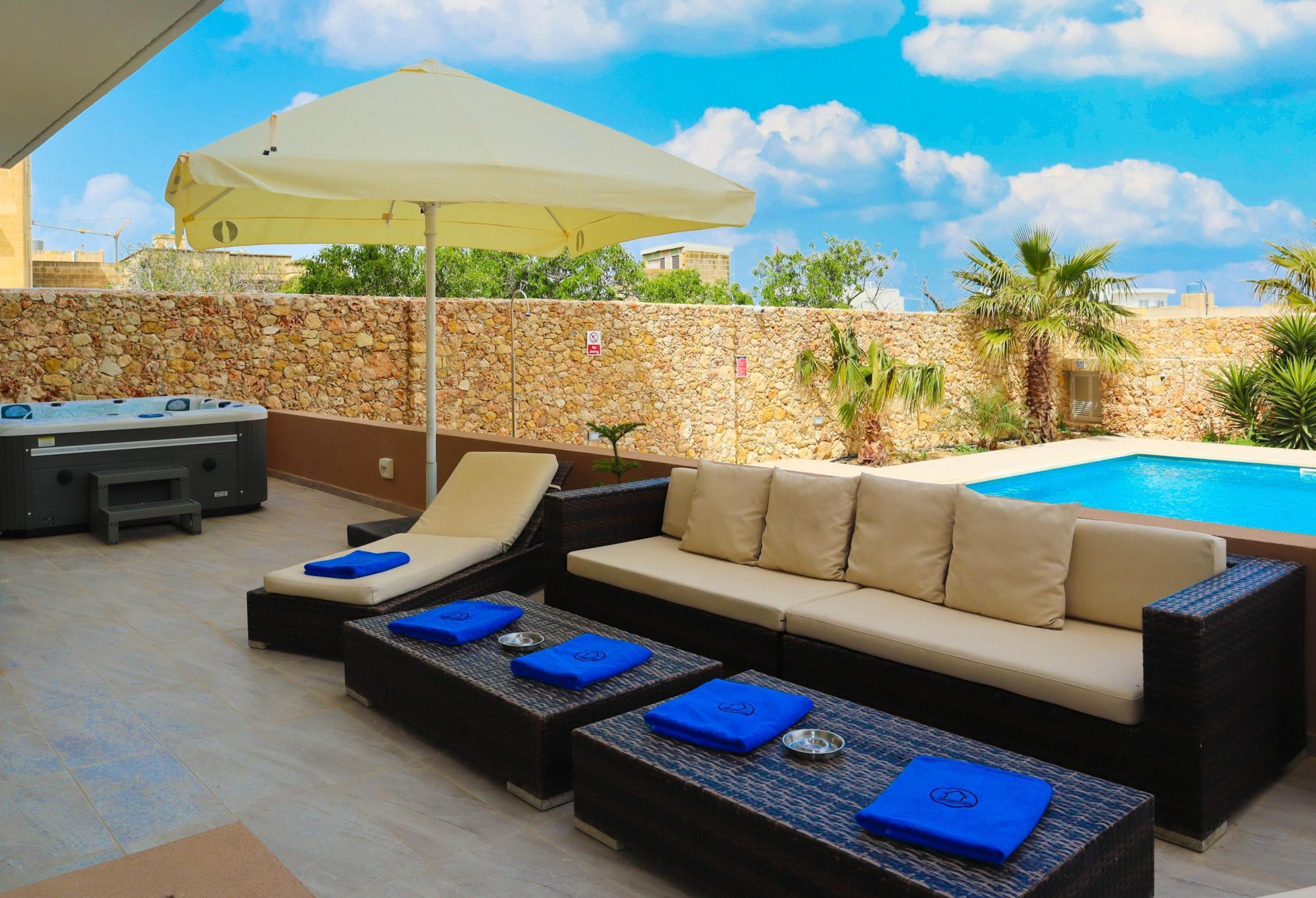 Apartment, Smoking | 4 bedrooms, Internet