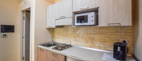 Fridge, stovetop