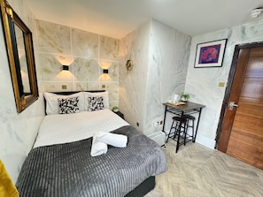 Double Room, Balcony | 1 bedroom, free WiFi