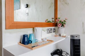 Habitación básica doble, baño privado (Room 13) | Wifi gratis