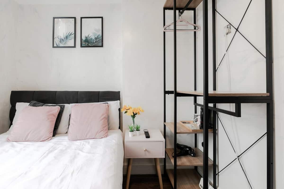 Basic dubbelrum - privat badrum (Room 20) | Gratis wi-fi