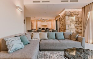 Fernseher, Tischfußball, Tischtennisplatte