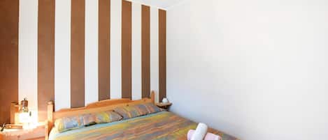 2 室のベッドルーム、WiFi (無料)、ベッドシーツ