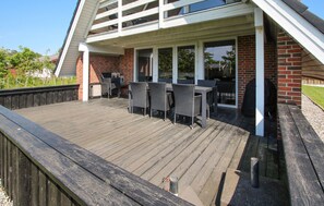 Outdoor dining - Gorgeous home in Samsø with kitchen (Samsø)