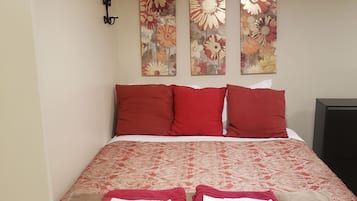 1 bedroom, desk, iron/ironing board, free WiFi
