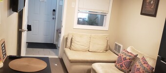 The Airport Lodge - 10 mins from Airport