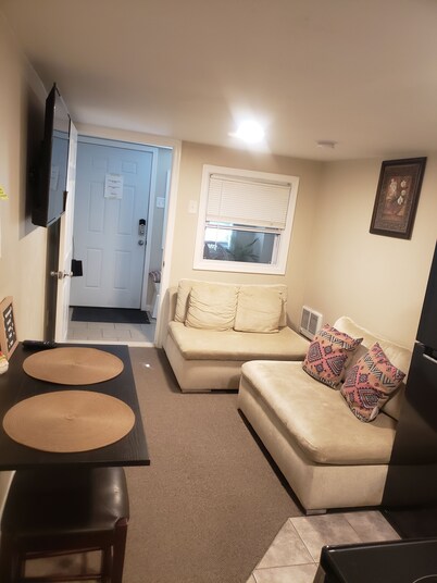 The Airport Lodge - 10 mins from Airport