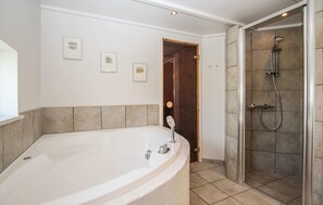 Shower - Awesome home in Samsø with kitchen (Samsø)