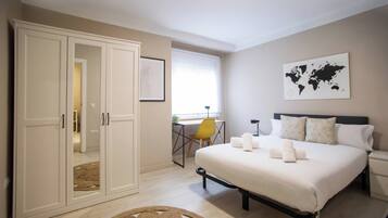 3 slaapkamers, een strijkplank/strijkijzer, internet, beddengoed