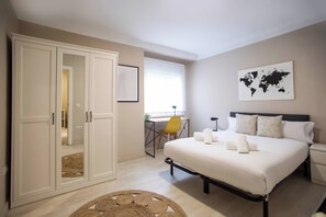 3 slaapkamers, een strijkplank/strijkijzer, internet, beddengoed