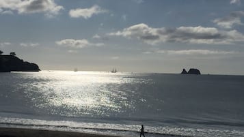 Beach nearby, sun-loungers, beach towels