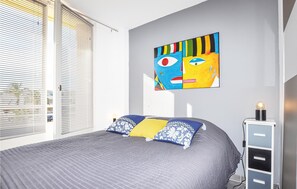 1 chambre, lit parapluie, Wi-Fi gratuit, draps fournis