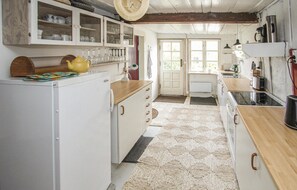 Cookware/dishes/utensils