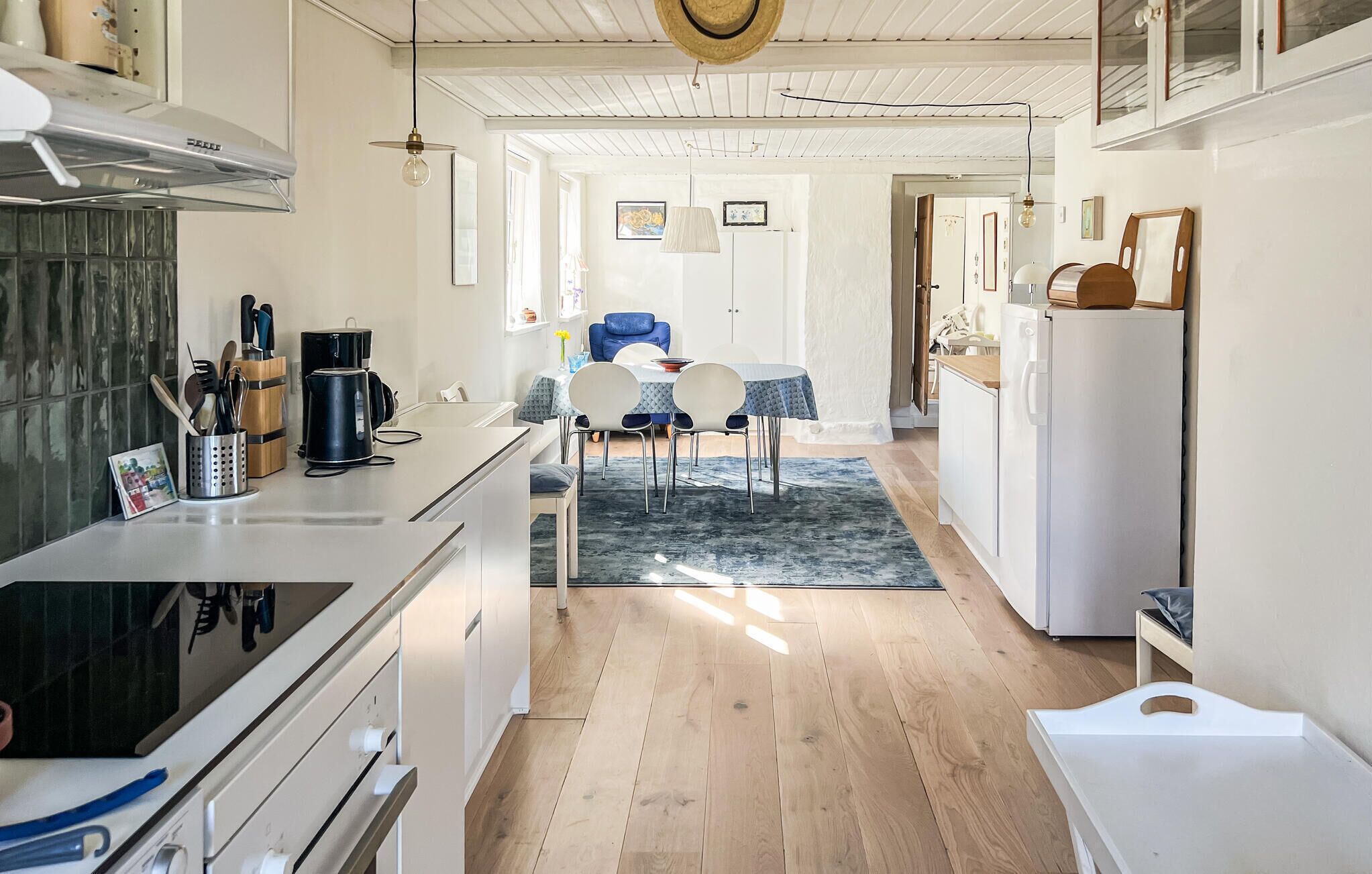 Fridge, dishwasher, coffee/tea maker