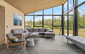 Smart TV - Amazing home in Hadsund with kitchen (Hadsund)