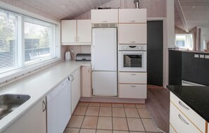 Køleskab, mikrobølgeovn, ovn, kogeplade