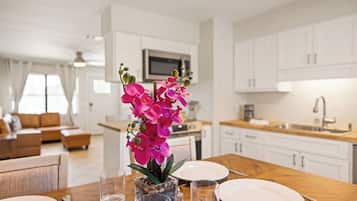 Réfrigérateur, cafetiÚre/bouilloire