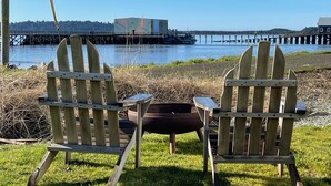 BBQ/picnic Area - Cottages Above the Tide (Garibaldi)