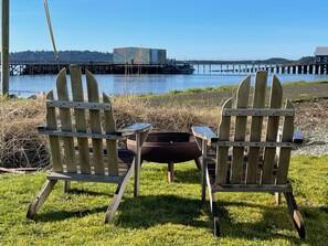 BBQ/picnic Area - Cottages Above the Tide (Garibaldi)