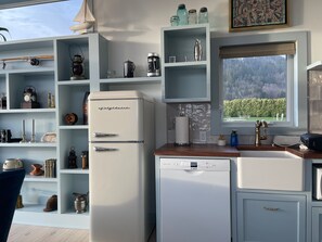 Casa de campo panorâmica, para n ão fumantes, vista para a baía | Cozinha privada | Geladeira grande, micro-ondas, fogão, cooktop