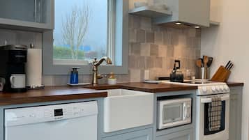 Panoramic Cottage, Non Smoking, Bay View | Private kitchen | Full-sized fridge, microwave, oven, stovetop