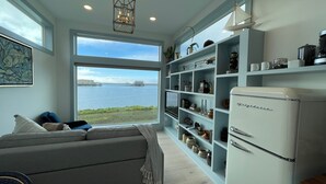 Panoramic Cottage, Non Smoking, Bay View | Living area | 40-inch Smart TV with cable channels, TV, Netflix - Cottages Above the Tide (Garibaldi)