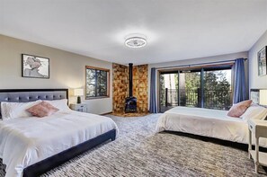 7 bedrooms, desk, travel cot, WiFi