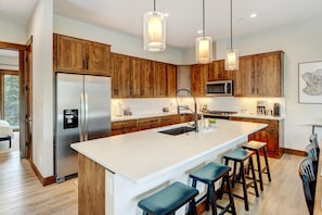 Geladeira, micro-ondas, fogão, cooktop