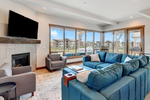 Downtown WP Villa 54 I Peloton Bike I Private Hot Tub I Great Views I Desk I Discounted Attractions
