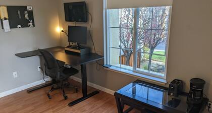 Single room with private entrance & attached bath