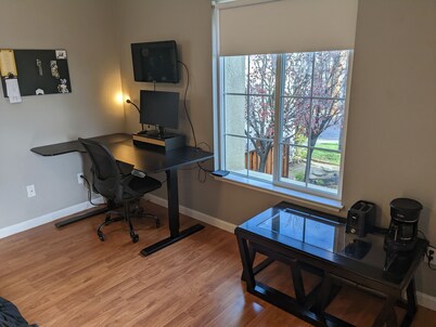 Single room with private entrance & attached bath