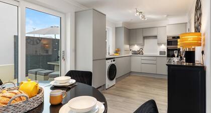 Cottage Mews - Seaside Cottage Parking Terrace