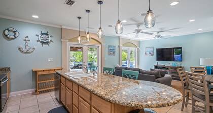 Private Pool! Golf Cart! Bikes! 143 Beth Lane!