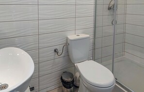 Shower - Gorgeous home in Wilcze with WiFi (Wilcze)